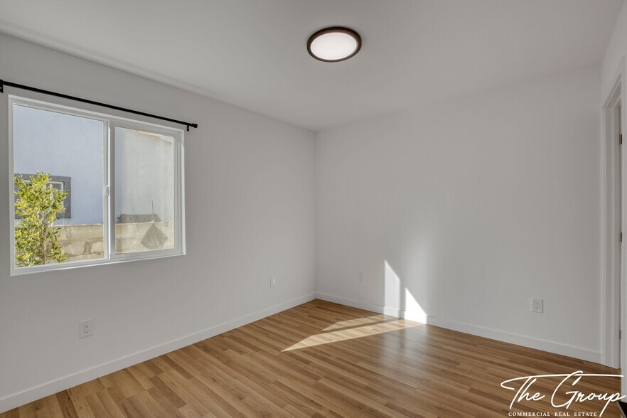 More Photos Of 856 W 47th St, Los Angeles Multifamily For Sale