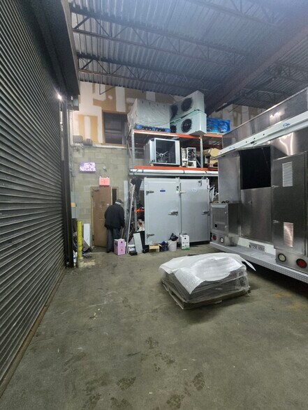 More Photos Of 223 52nd St, Brooklyn Warehouse For Lease