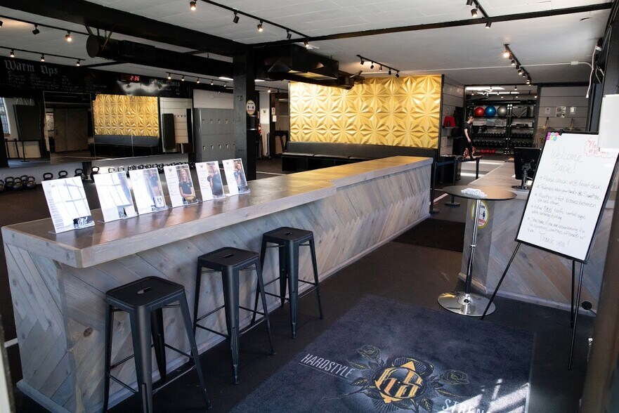 More Photos Of 3714 SE Powell Blvd, Portland Freestanding For Sale