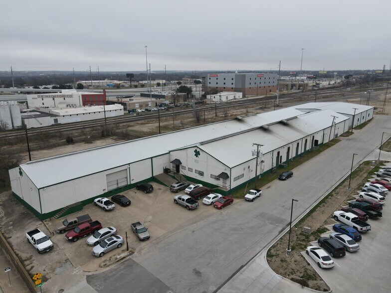 Primary Photo Of 400 E Vickery Blvd, Fort Worth Warehouse For Lease
