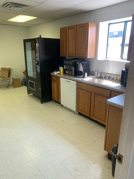 More Photos Of 1315 Route 146, Rexford Unknown For Lease