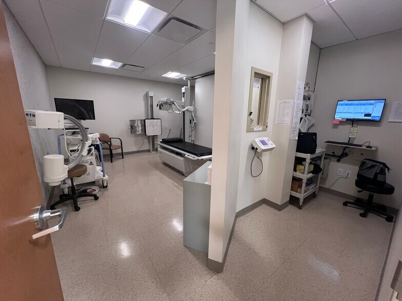 More Photos Of 300 Springhouse Dr, Collegeville Medical For Lease