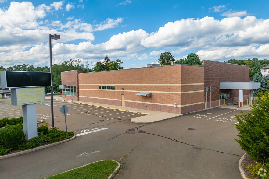 More Photos Of 645 Foxon Rd, East Haven Storefront For Lease