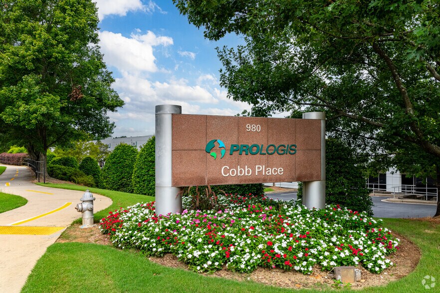 More Photos Of 980 Cobb Place Blvd, Kennesaw Warehouse For Lease
