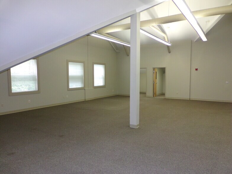 More Photos Of 171 Daniel Webster Hwy, Belmont Storefront Retail Office For Lease
