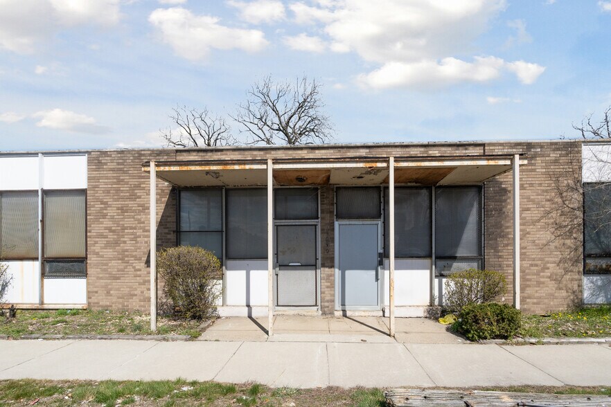 More Photos Of 13030 Puritan St, Detroit Office For Sale