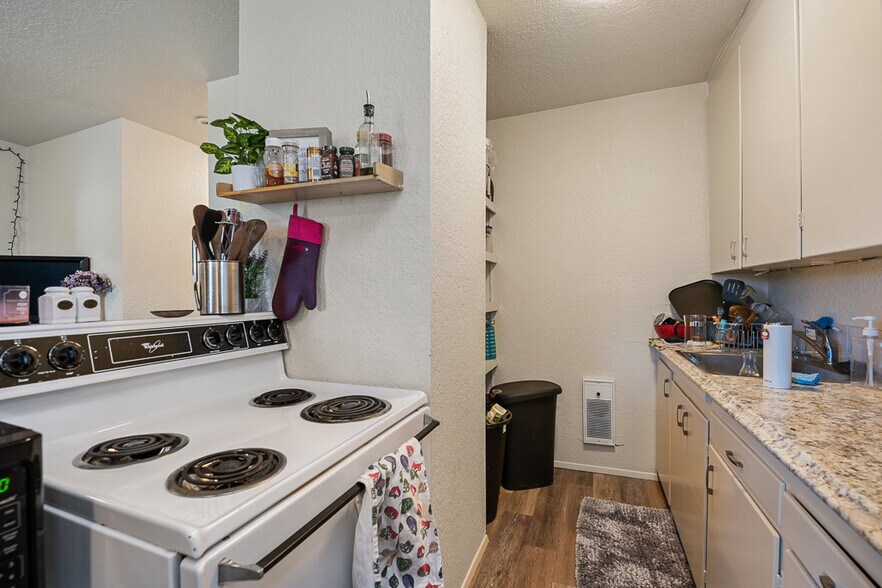 More Photos Of 1010 N 45th St, Seattle Apartments For Sale