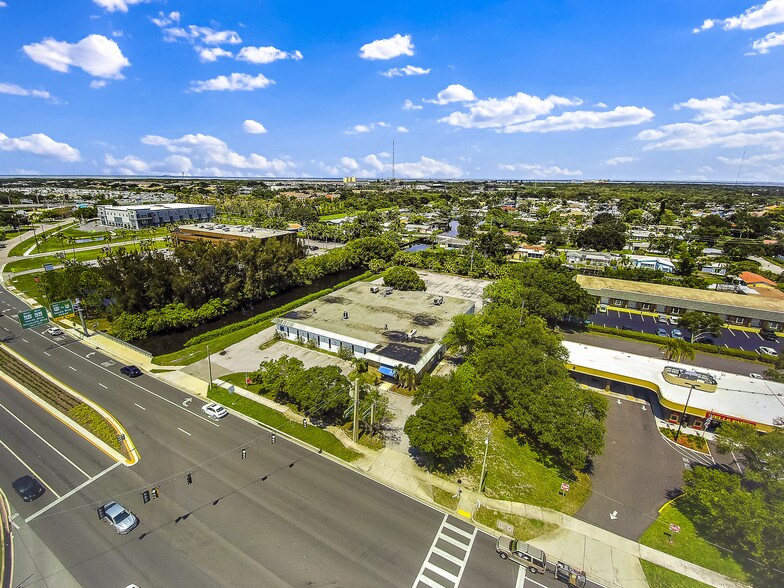 Primary Photo Of 9675 4th St N, Saint Petersburg Veterinarian Kennel For Sale