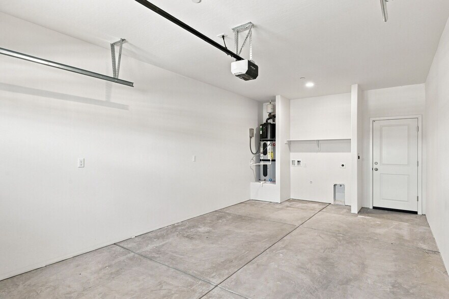 More Photos Of 9121 Prometheus Dr, Bakersfield Apartments For Sale