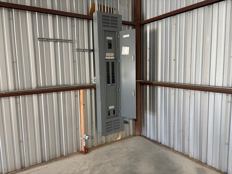 More Photos Of 12425 Airport Rd, Hearne Unknown For Lease