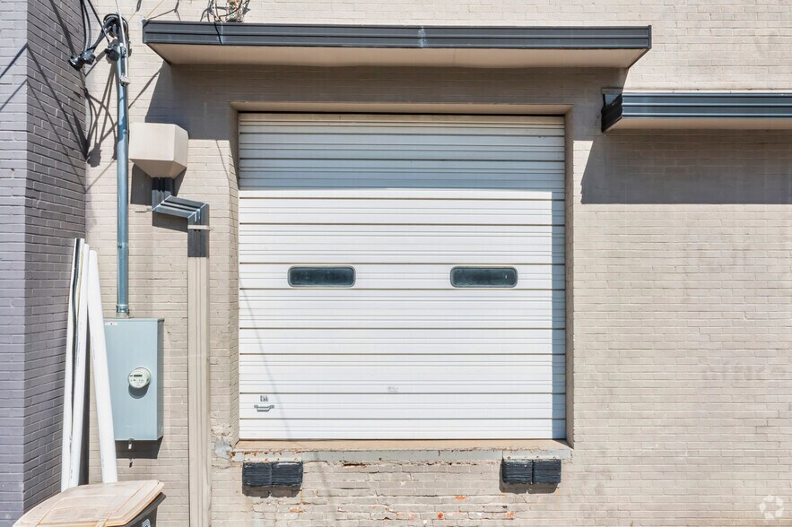 More Photos Of 1531 Edison St, Dallas Showroom For Lease