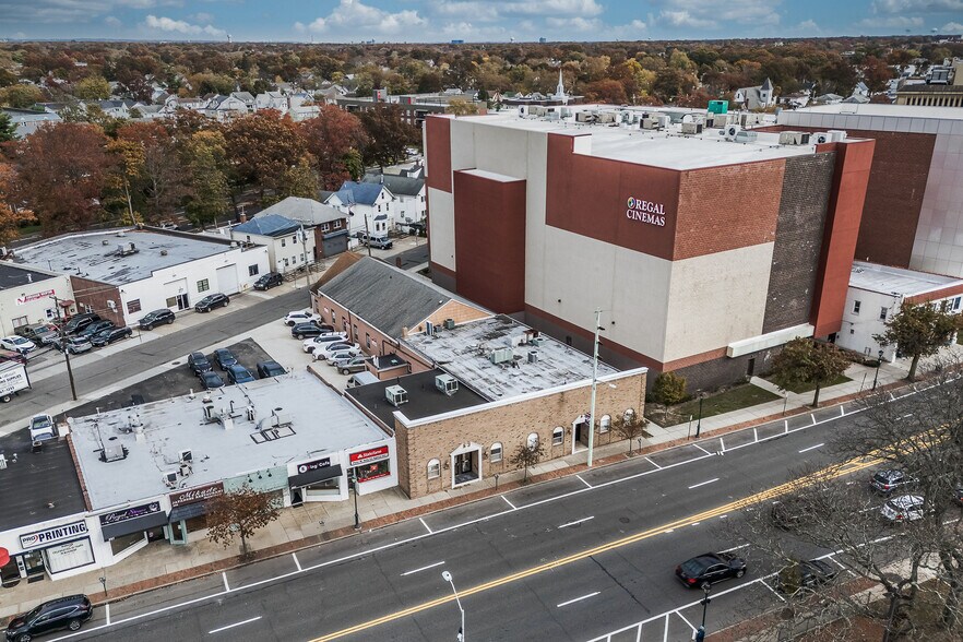 More Photos Of 337-343 Merrick Rd, Lynbrook Office For Sale