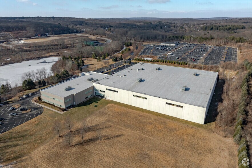 More Photos Of 7 Victoria Dr, Monroe Warehouse For Lease