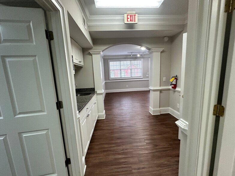 More Photos Of 327 Dahlonega St, Cumming Medical For Sale