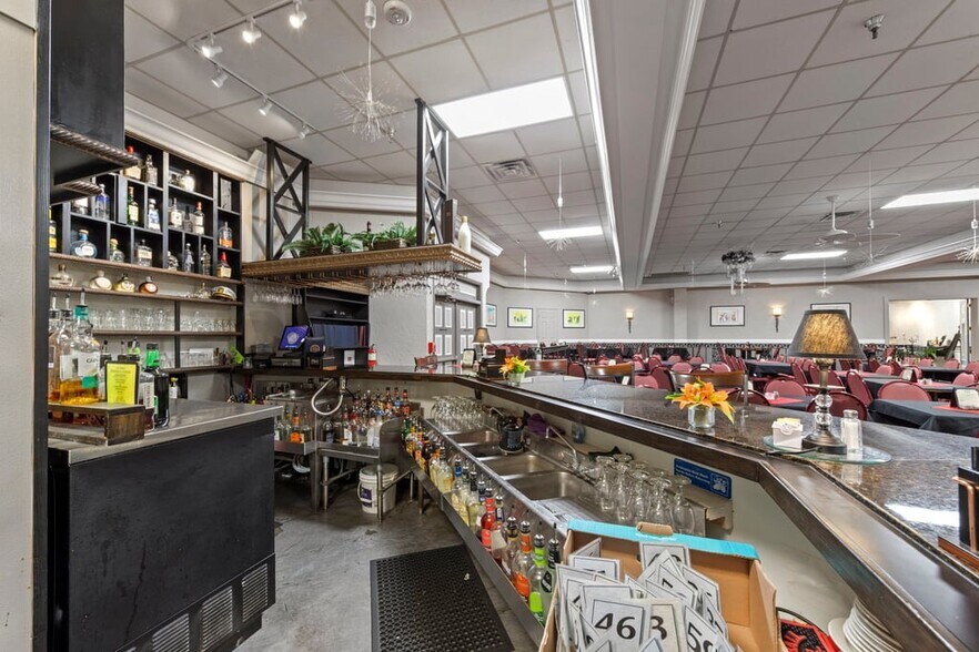 More Photos Of 4725 Vincennes Blvd, Cape Coral Restaurant For Sale