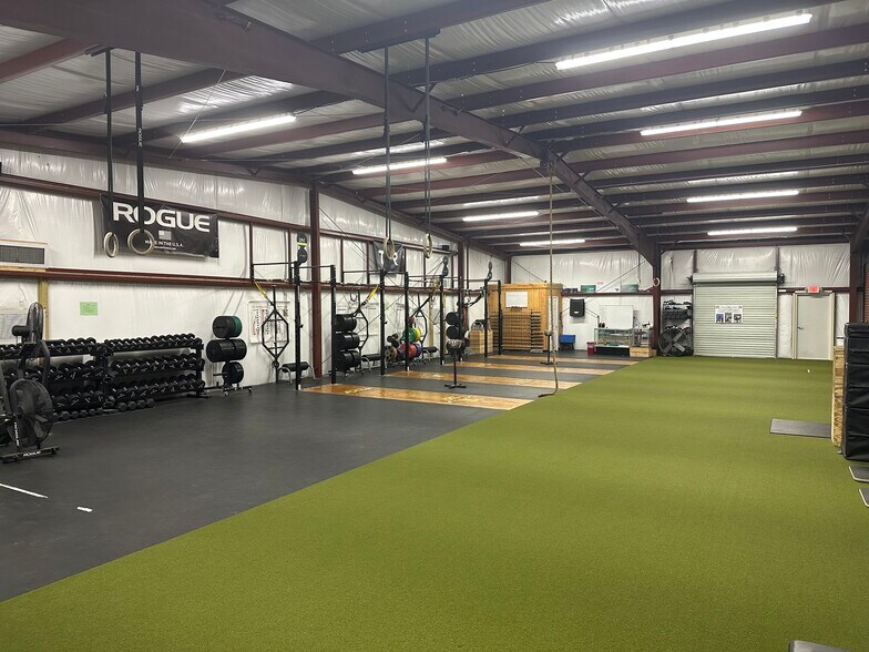 More Photos Of 106 Bowling Ln, Dublin Flex For Sale