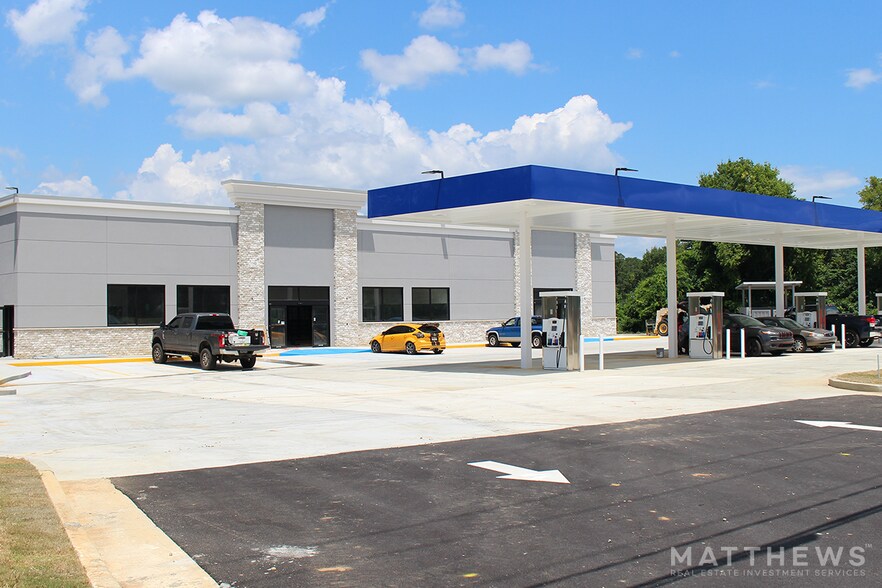 Primary Photo Of 927 Company St, Wetumpka Convenience Store For Sale