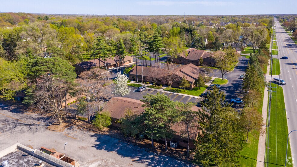 More Photos Of 20244 Farmington Rd, Livonia Medical For Lease