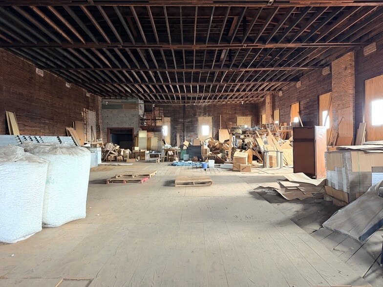 More Photos Of 1030 S Main St, Rockford Loft Creative Space For Sale