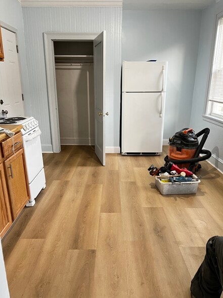 More Photos Of 1077 Main St, Manchester Storefront Retail Residential For Sale