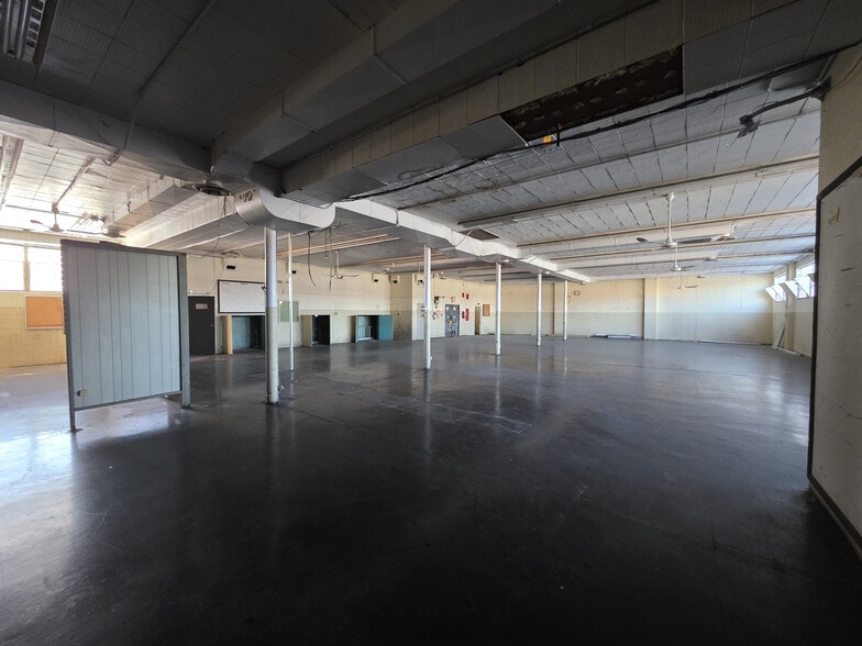 More Photos Of 618 2nd St, Toledo Freestanding For Sale