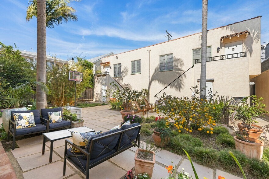 More Photos Of 827 12th St, Santa Monica Apartments For Sale
