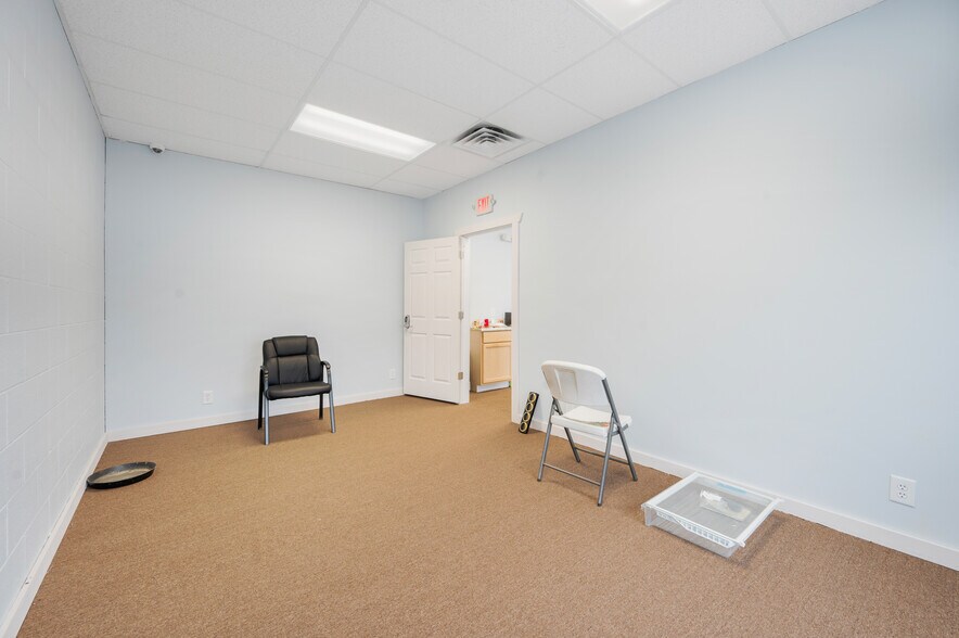 More Photos Of 805 Maple St, Big Rapids Storefront Retail Office For Sale