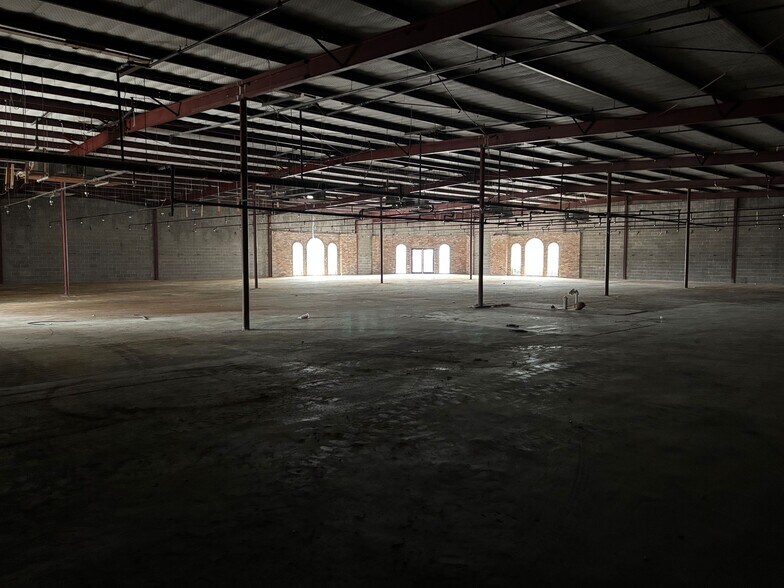 More Photos Of 201 N Pacific St, Conroe Freestanding For Lease