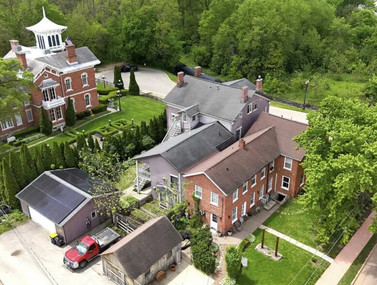More Photos Of 1004 Park Ave, Galena Specialty For Sale