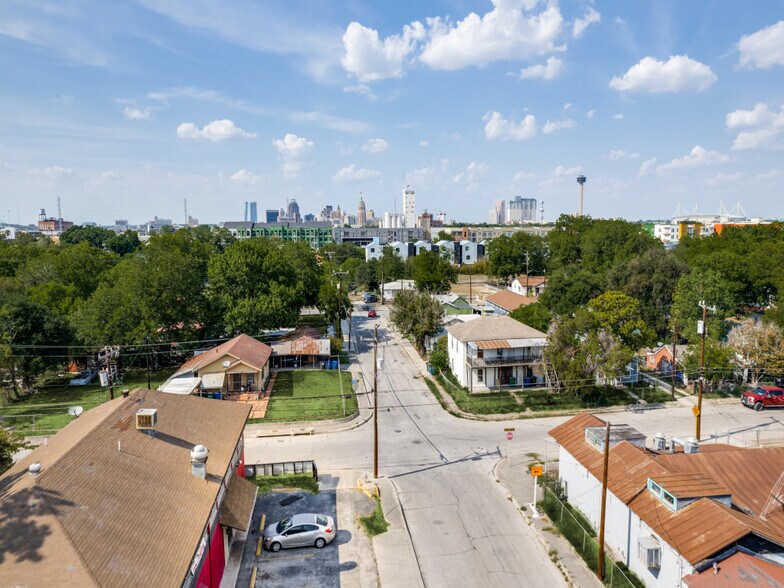 More Photos Of 226 E Fest St, San Antonio Restaurant For Sale