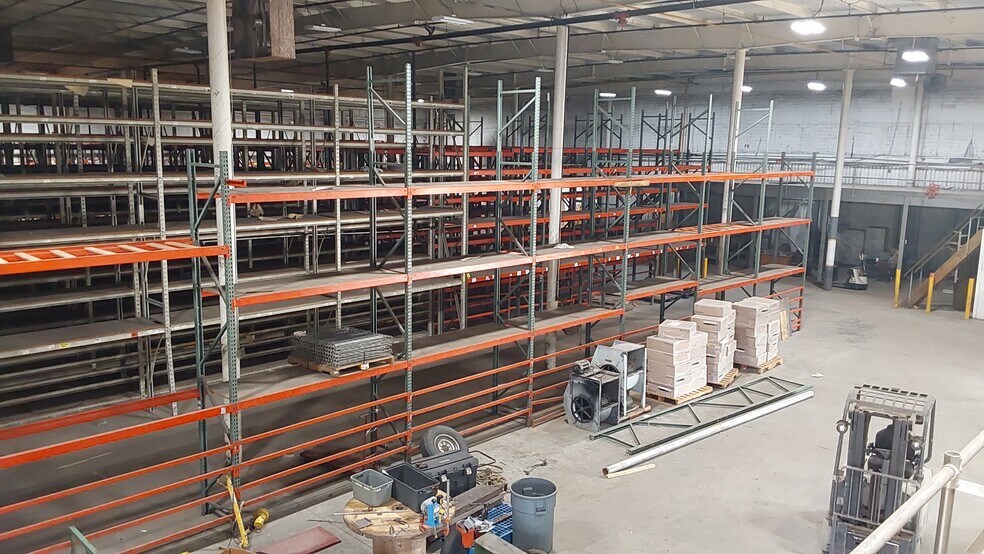 More Photos Of 700 W 11th St, Cassville Warehouse For Sale