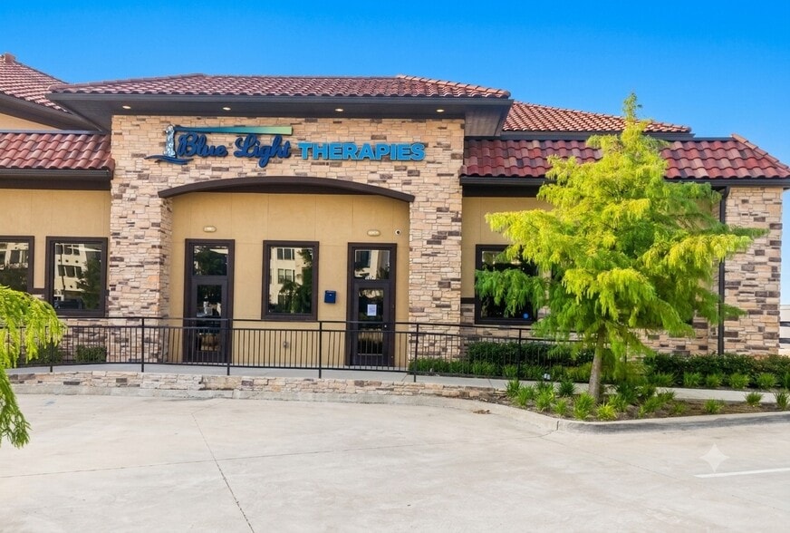 More Photos Of 421 E Royal Ln, Irving Medical For Sale