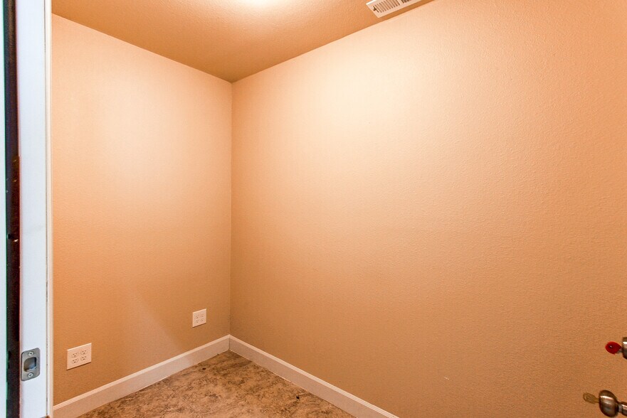 More Photos Of 655 7th Ave, Deer Trail Warehouse For Sale