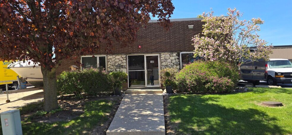 Primary Photo Of 188 Seegers Ave, Elk Grove Village Flex For Sale