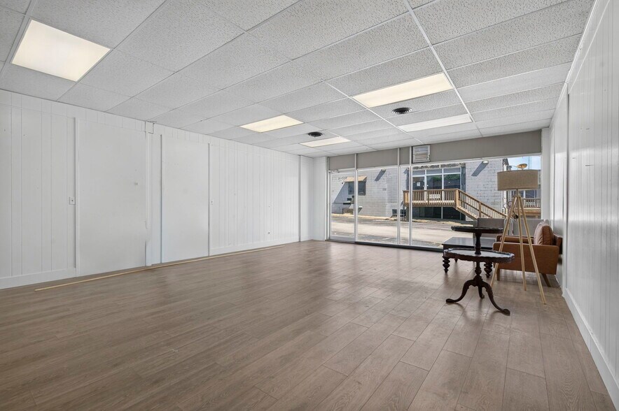 More Photos Of 1950 S Glenstone Ave, Springfield Storefront For Sale