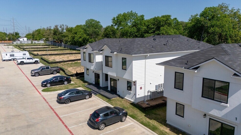Primary Photo Of 6820 Blue Dawn Trl, Austin Apartments For Sale