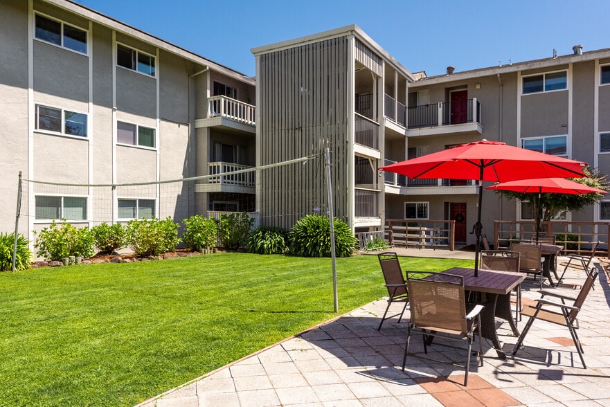 More Photos Of 8025 Beverly Dr, Rohnert Park Apartments For Sale