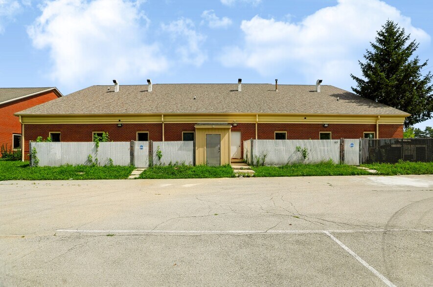 More Photos Of 6635 E 21st St, Indianapolis Office For Sale
