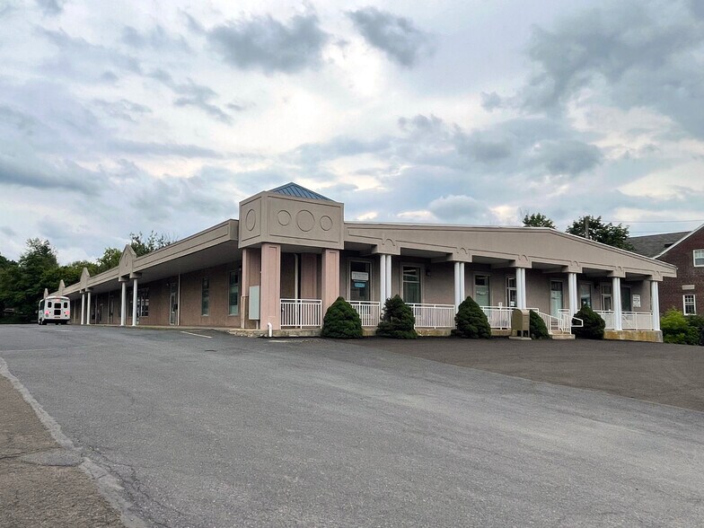 More Photos Of 25 N Main St, Coopersburg Medical For Lease
