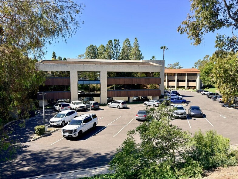 More Photos Of 674 County Square Dr, Ventura Office For Sale