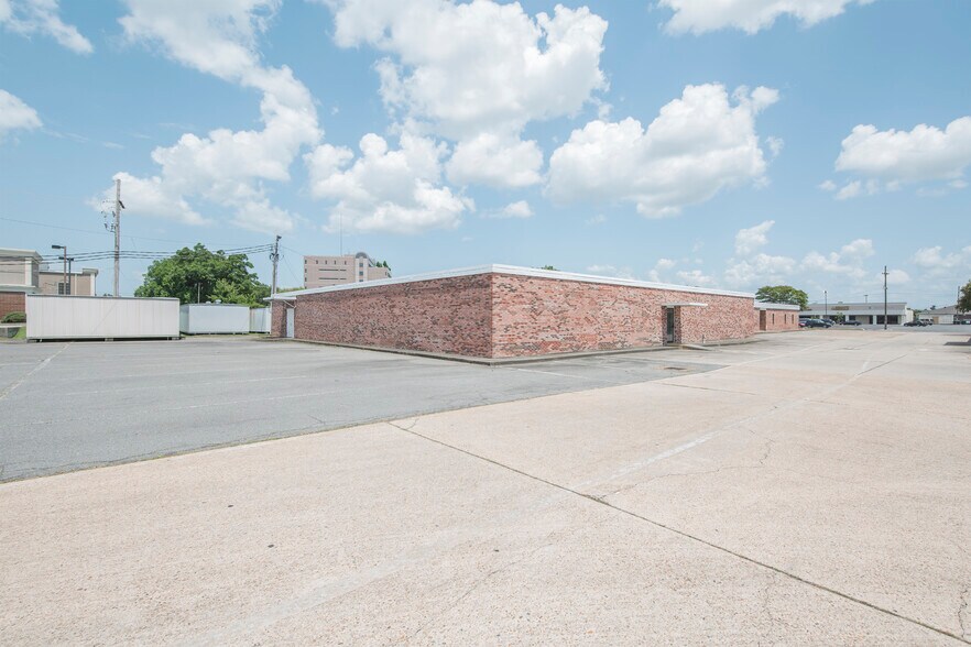 More Photos Of 1807 Tower Dr, Monroe Office For Sale