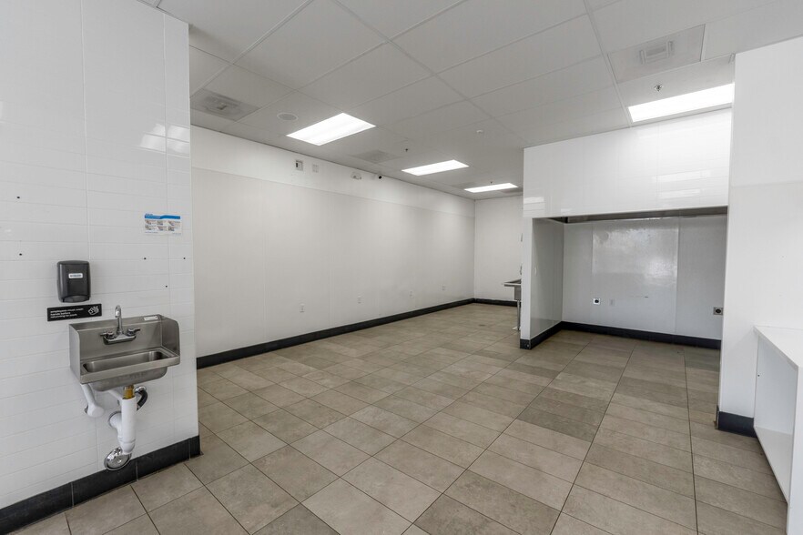 More Photos Of 12274 Palmdale Rd, Victorville Storefront For Lease