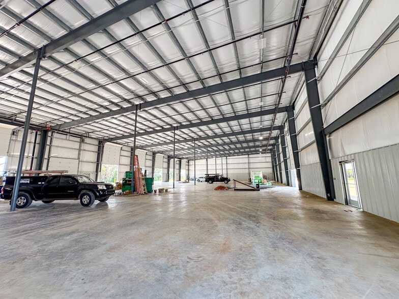 More Photos Of 2000 Bob Wade NW ln, Huntsville Warehouse For Lease