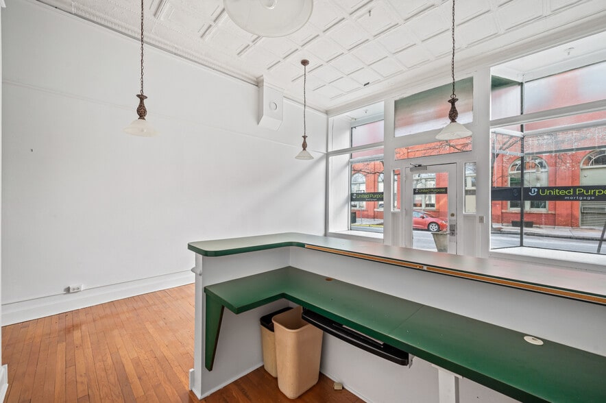 More Photos Of 23 Bedford Sq, Pittsburgh Storefront Retail Residential For Lease