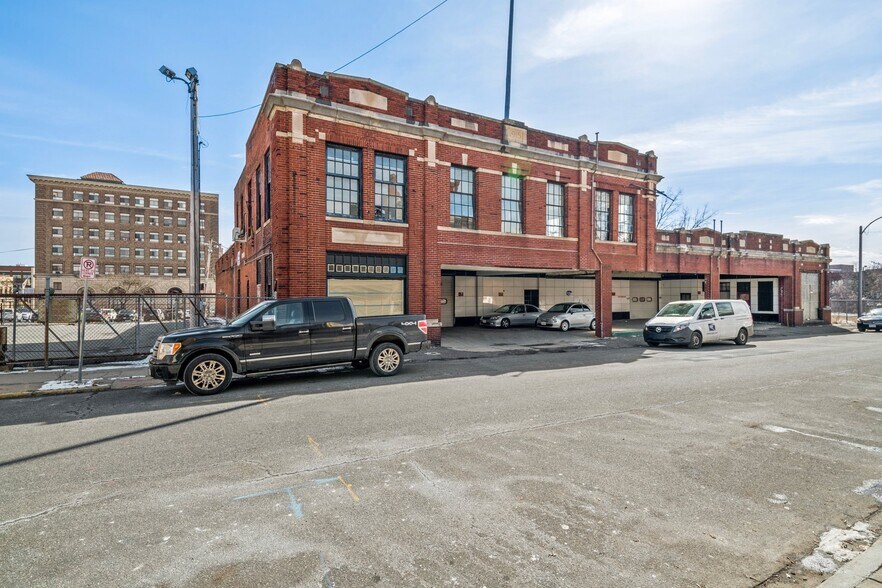 More Photos Of 158 Chestnut St, Holyoke Service Station For Lease