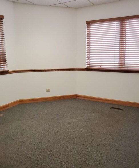 More Photos Of 1N141 County Farm Rd, Winfield Medical For Lease