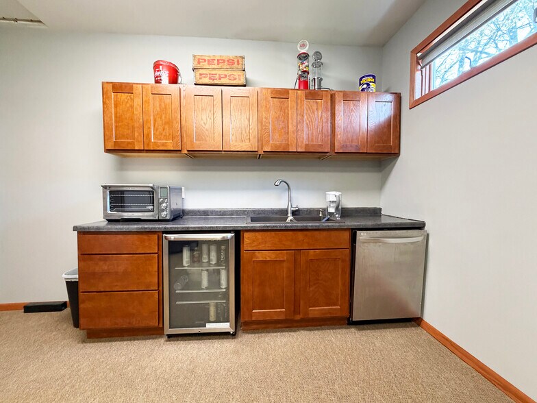 More Photos Of 359 Elm st, New Auburn Freestanding For Sale