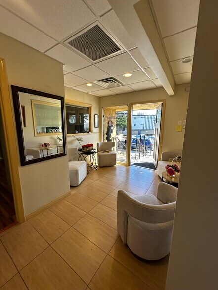 More Photos Of 3909 Ocean View Blvd, Montrose Medical For Lease