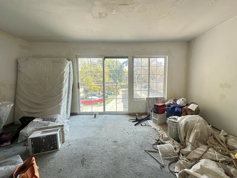 More Photos Of 9985 S Beverly Ave, Chicago Apartments For Sale