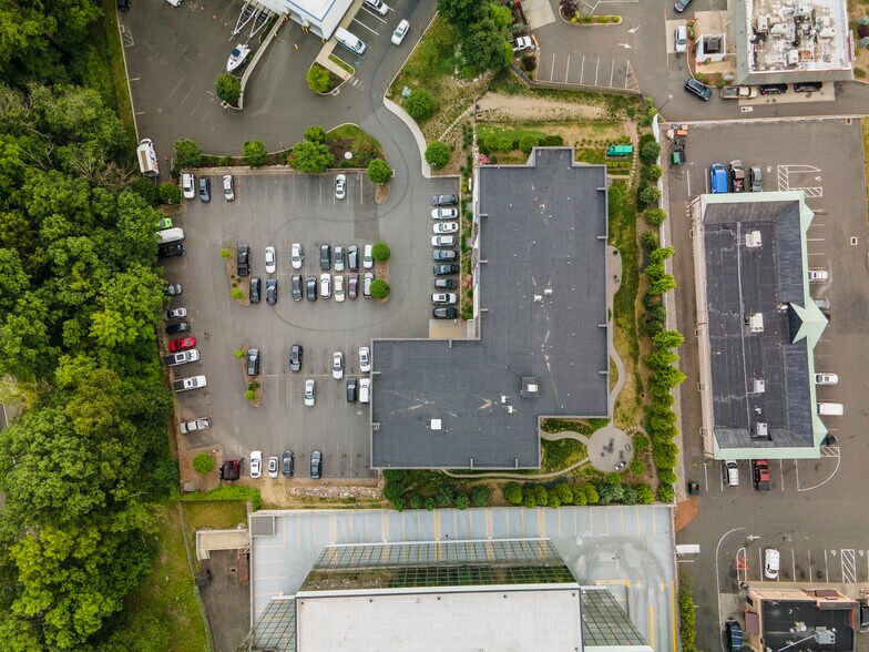 More Photos Of 587 Connecticut Ave, Norwalk Apartments For Sale